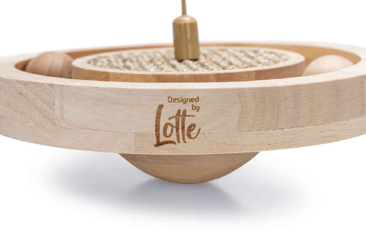 Designed by Lotte Katzenspielzeug Winni